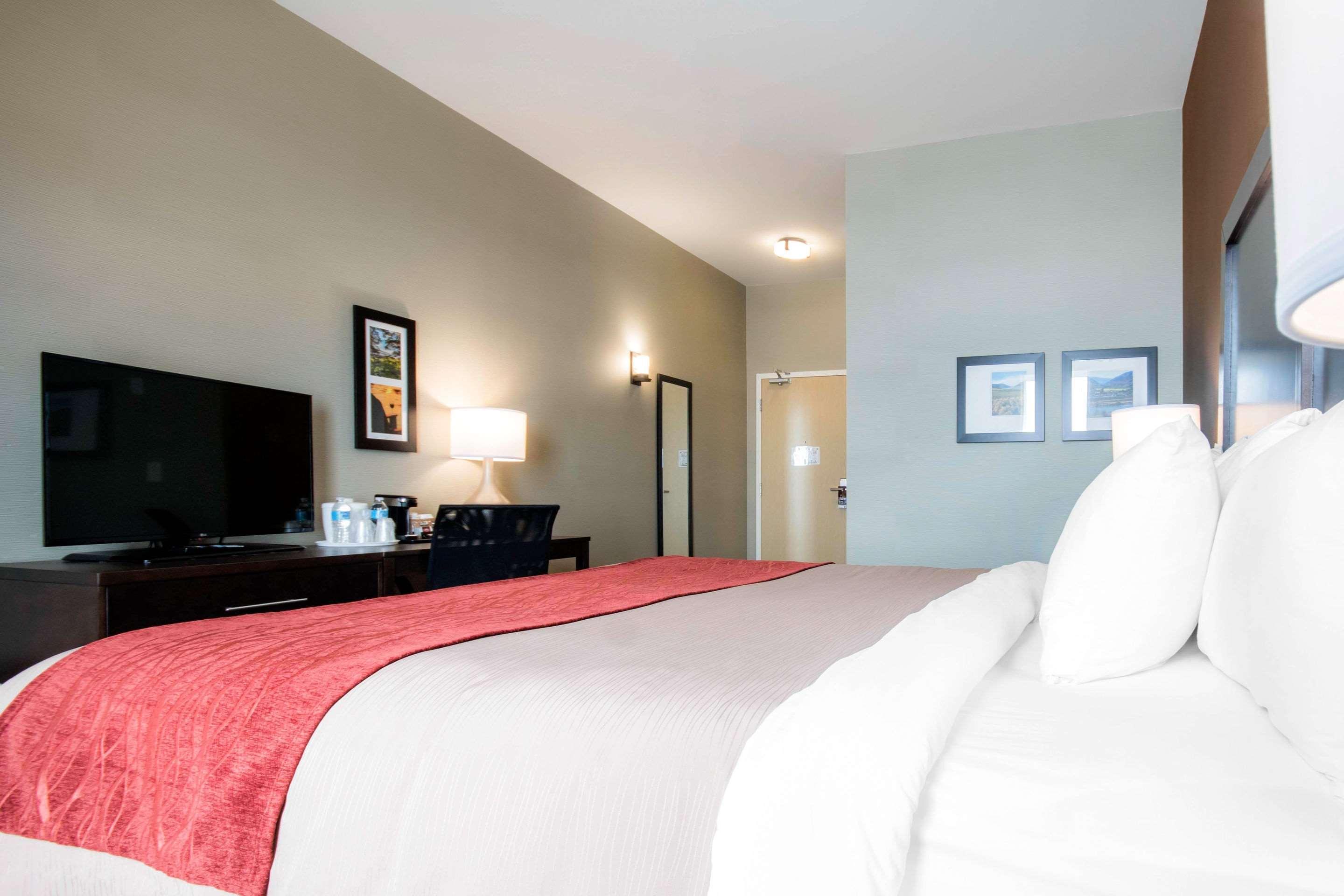 Comfort Inn & Suites Merritt Buitenkant foto