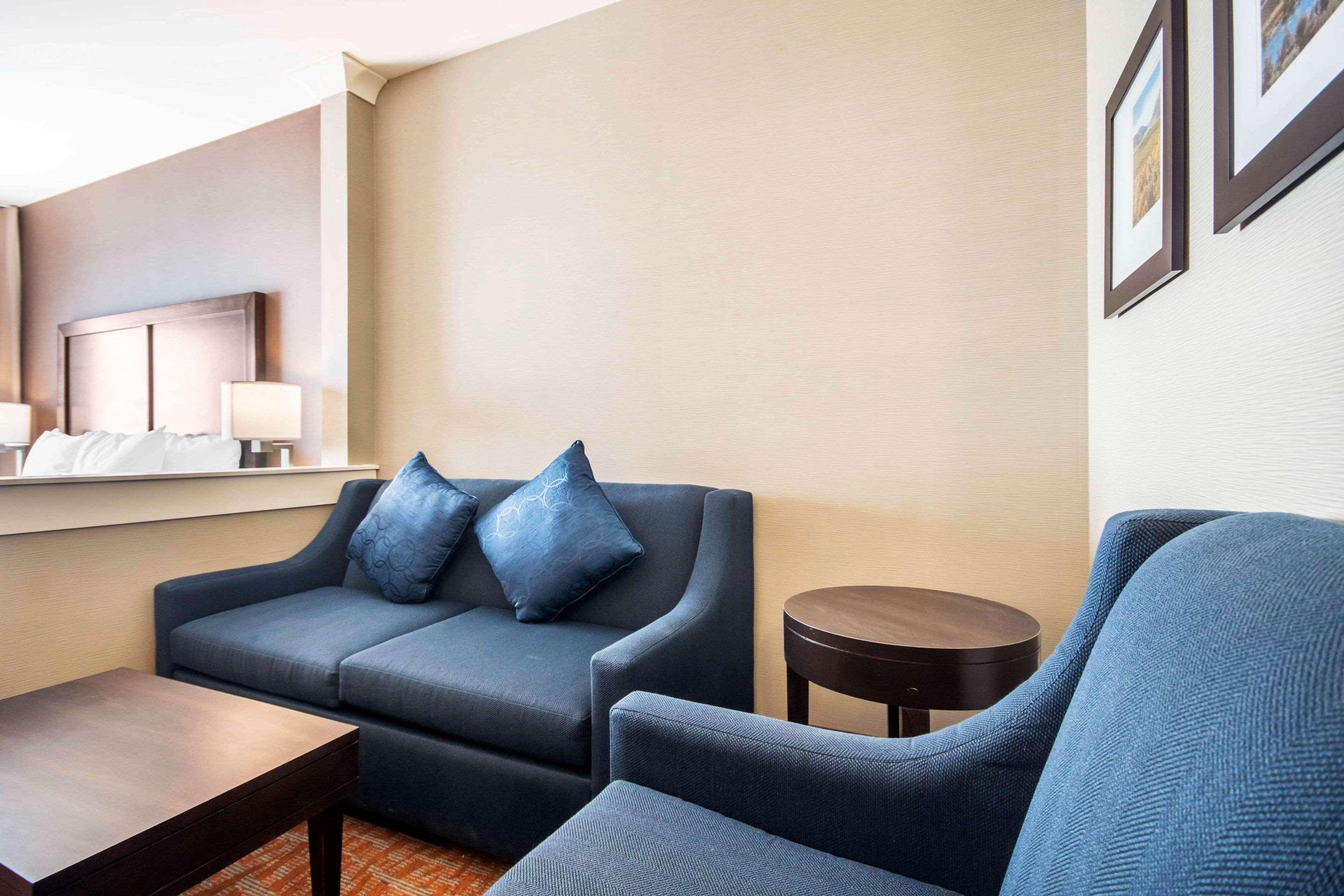 Comfort Inn & Suites Merritt Buitenkant foto
