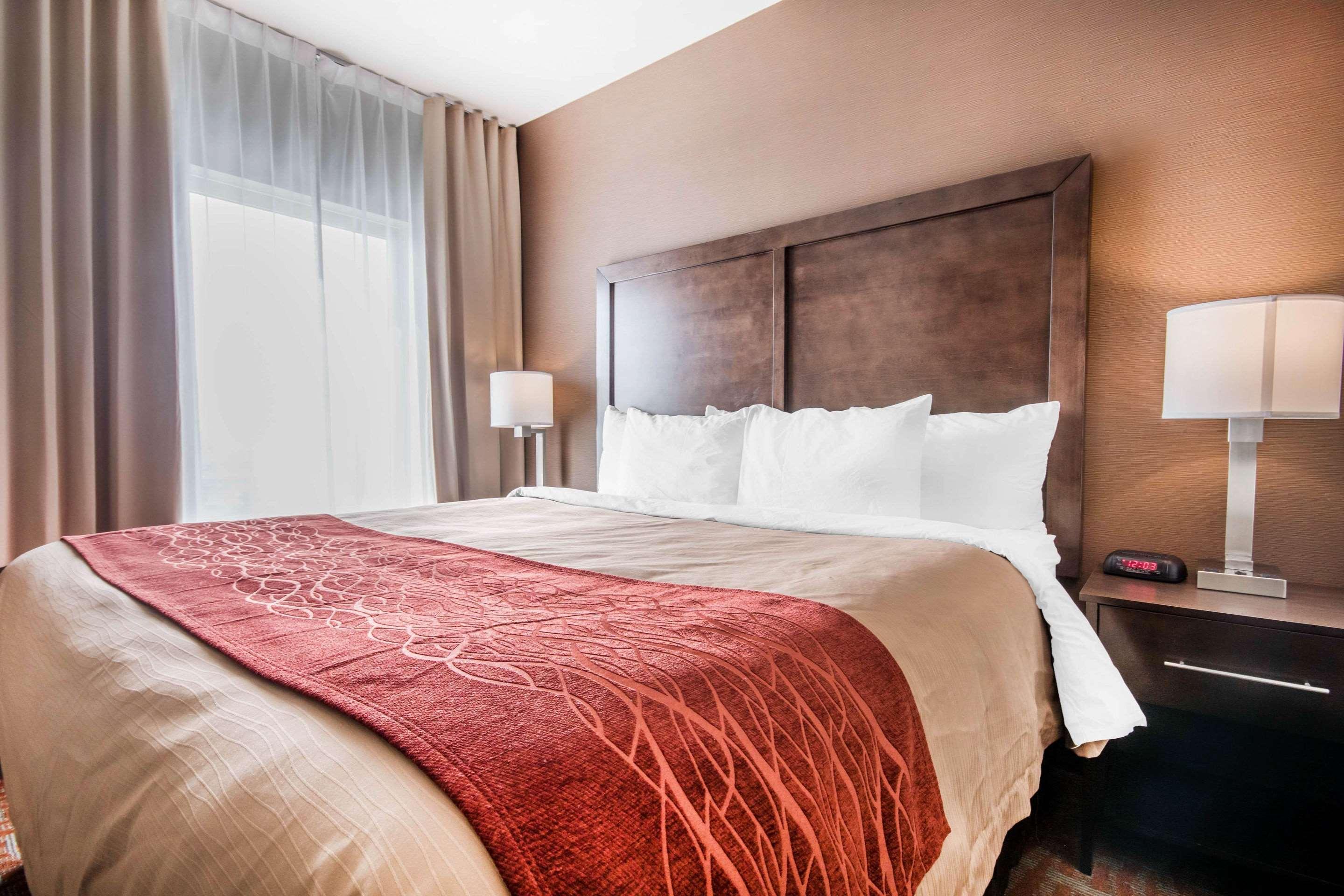 Comfort Inn & Suites Merritt Buitenkant foto