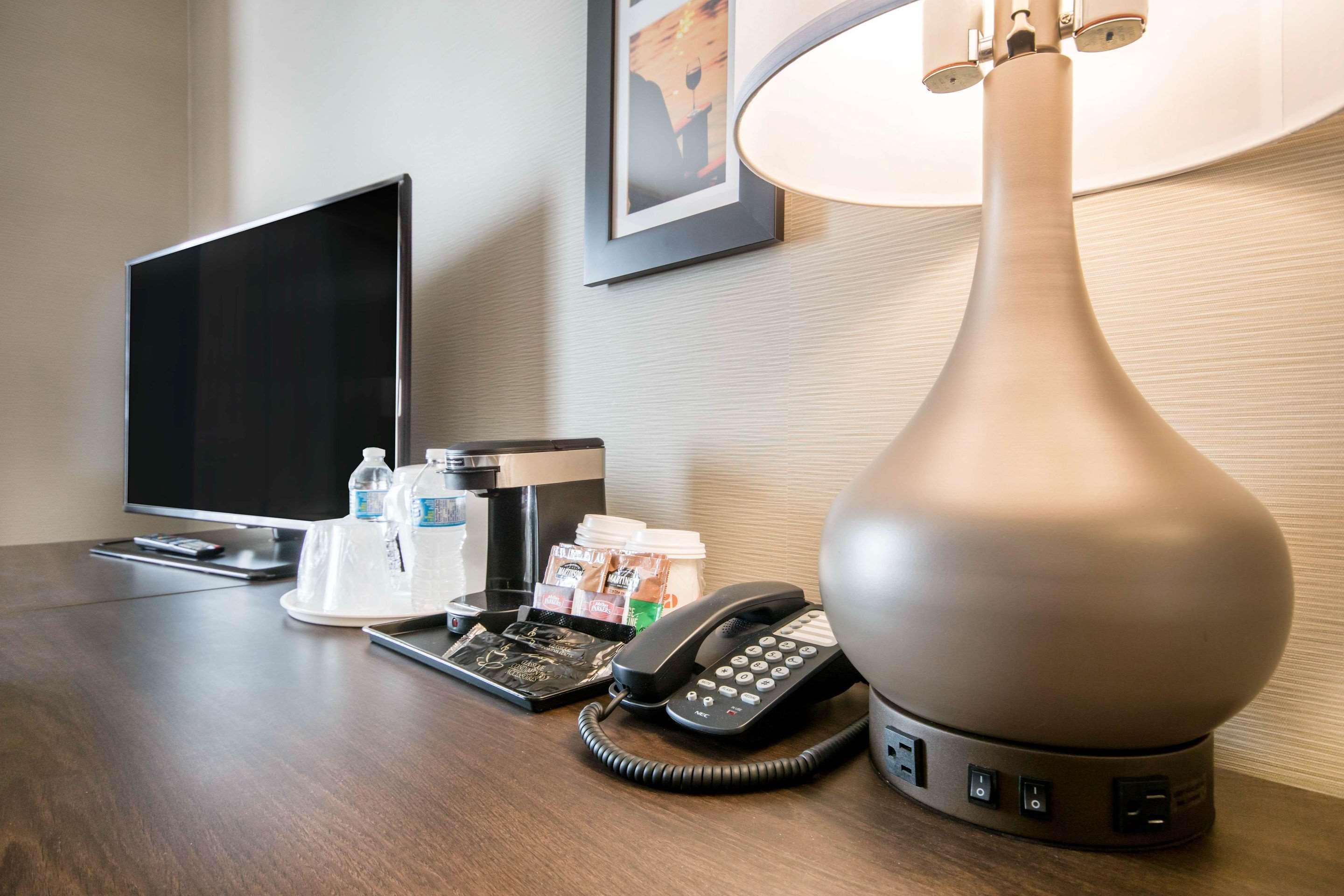 Comfort Inn & Suites Merritt Buitenkant foto