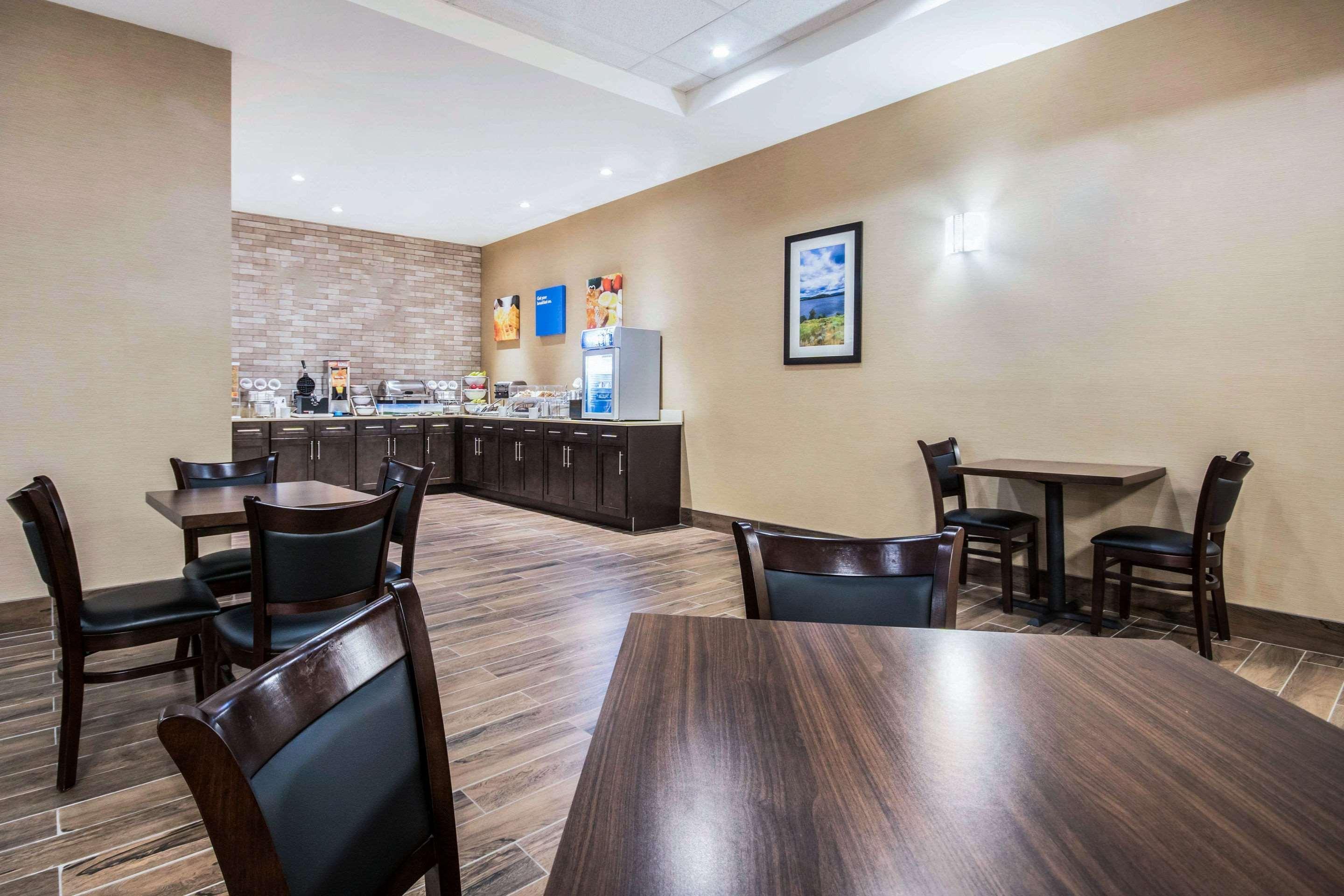Comfort Inn & Suites Merritt Buitenkant foto