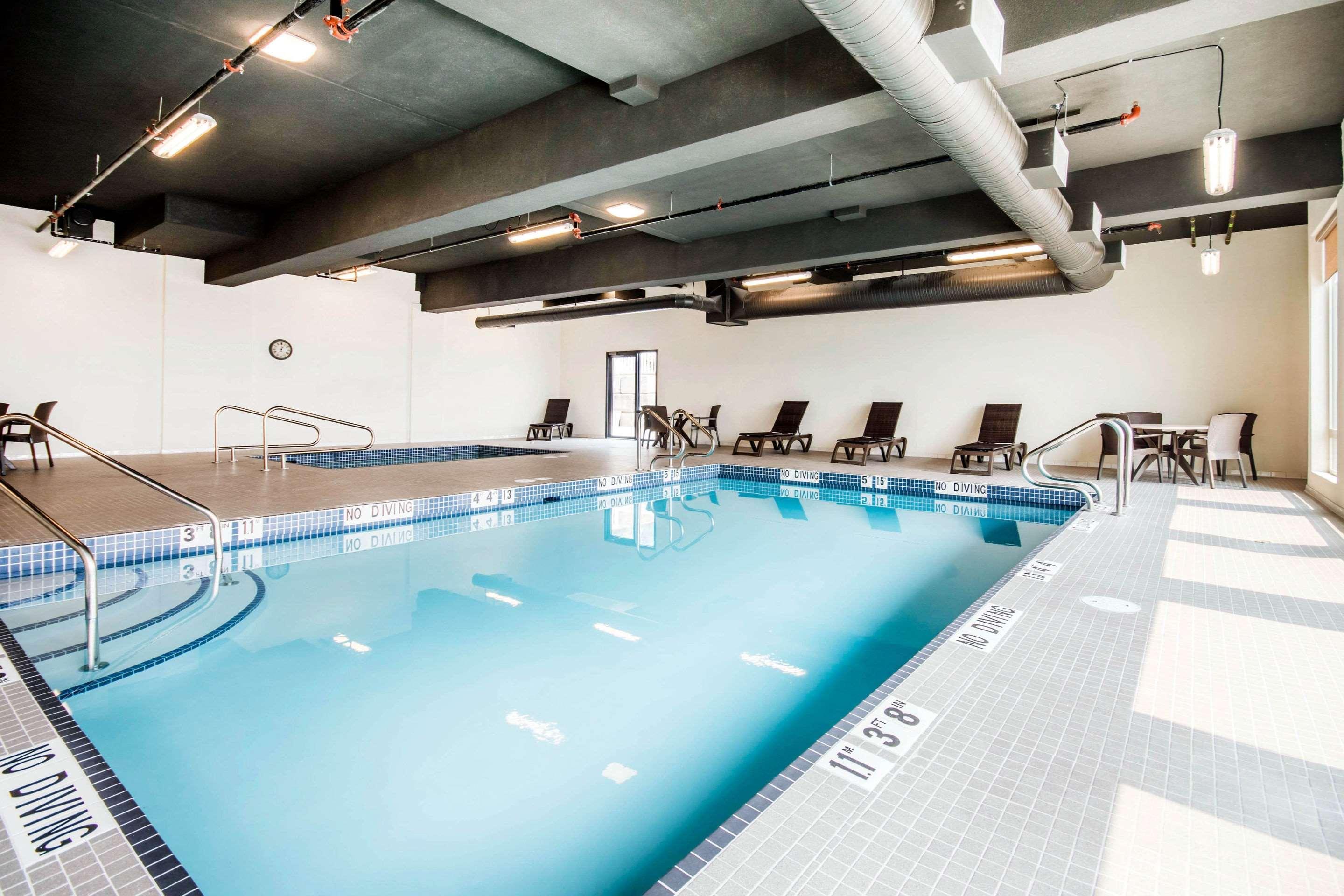 Comfort Inn & Suites Merritt Buitenkant foto