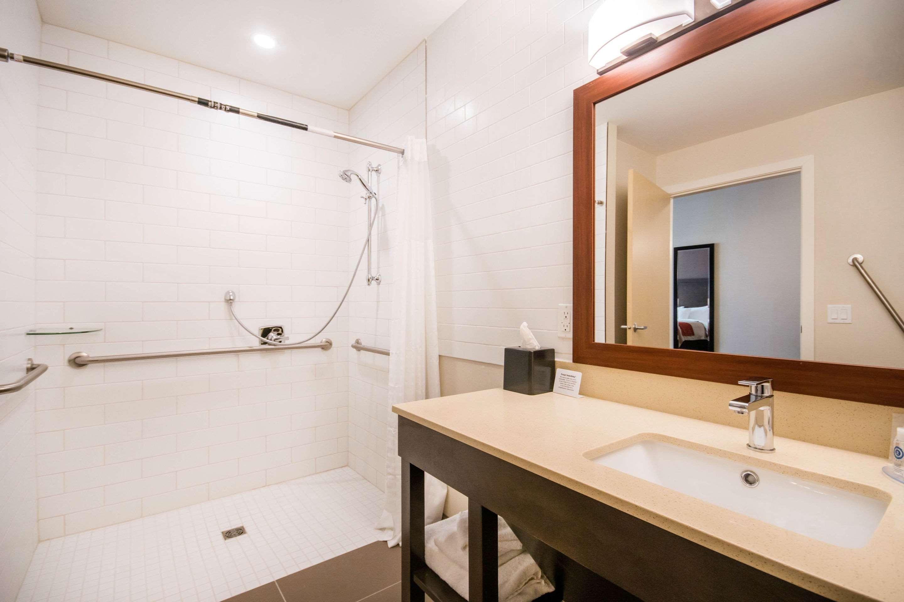 Comfort Inn & Suites Merritt Buitenkant foto
