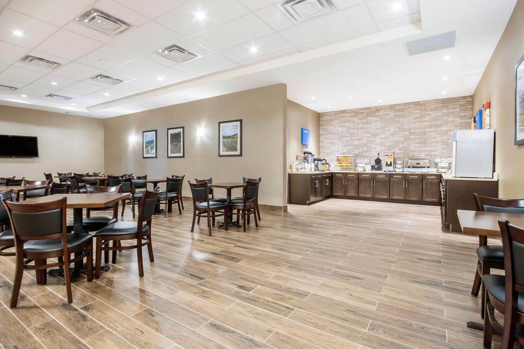 Comfort Inn & Suites Merritt Buitenkant foto