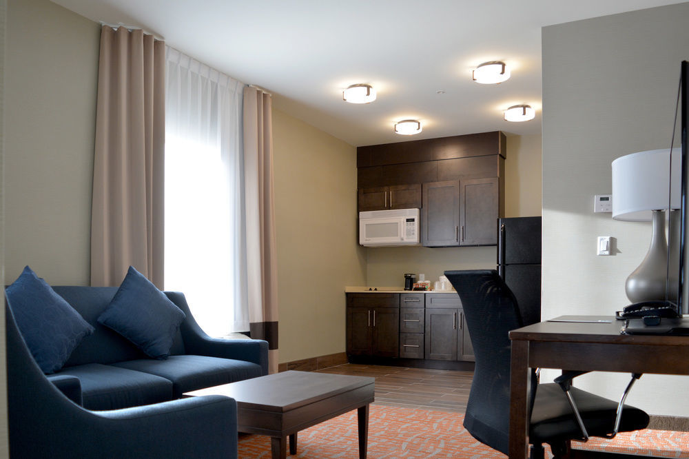 Comfort Inn & Suites Merritt Buitenkant foto
