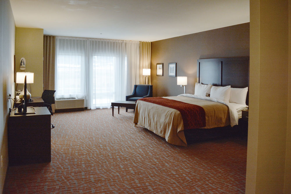Comfort Inn & Suites Merritt Buitenkant foto