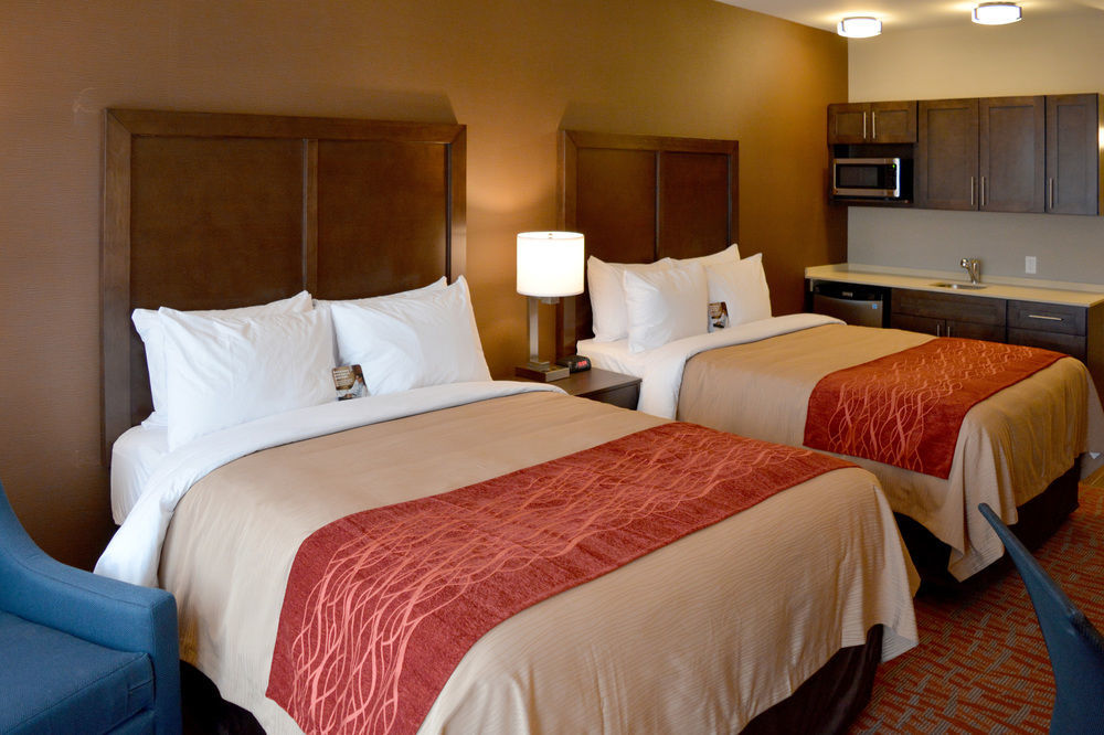 Comfort Inn & Suites Merritt Buitenkant foto